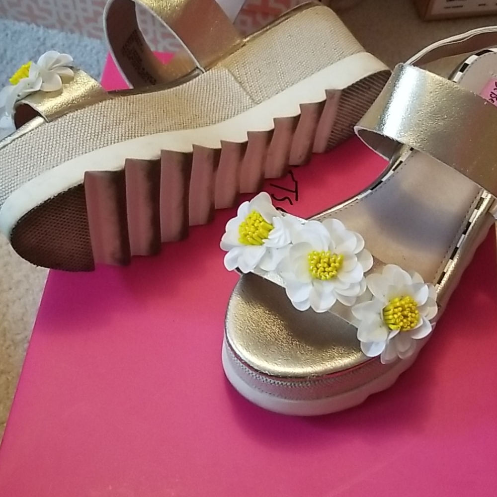 Shoes - Picture 3 of 3